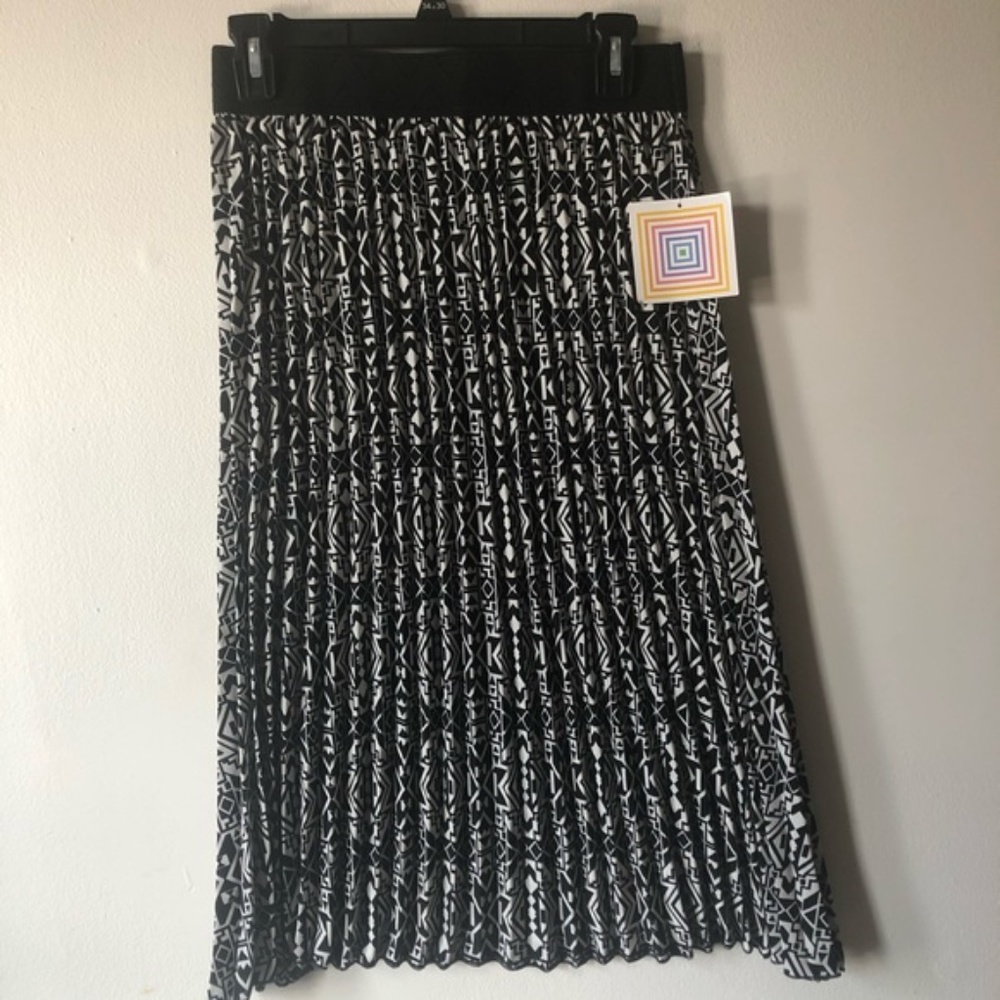 ❤️NWT LuLaRoe Printed Accordion Pleated Skirt